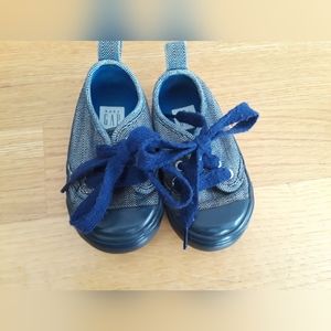 Baby / toddler size 5 GAP brand shoes